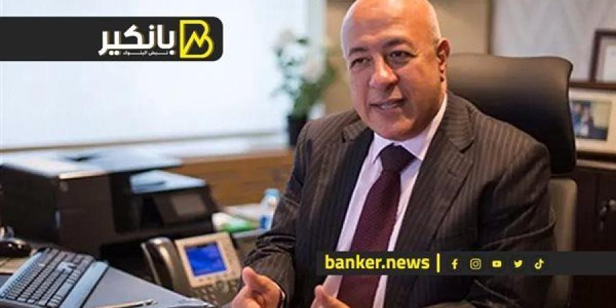 أبو
      الفتوح:
      البنك
      الأهلي
      المصري
      ...