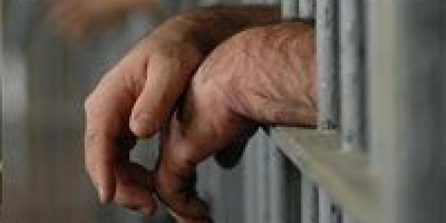 التحقيق
      مع
      المتهم
      بالتحرش
      بفتاة
      في
      القليوبية