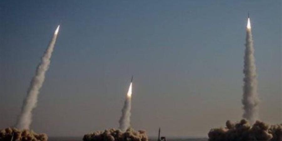 وزير
      الدفاع
      الإيراني:
      قواعد
      أمريكا
  ...