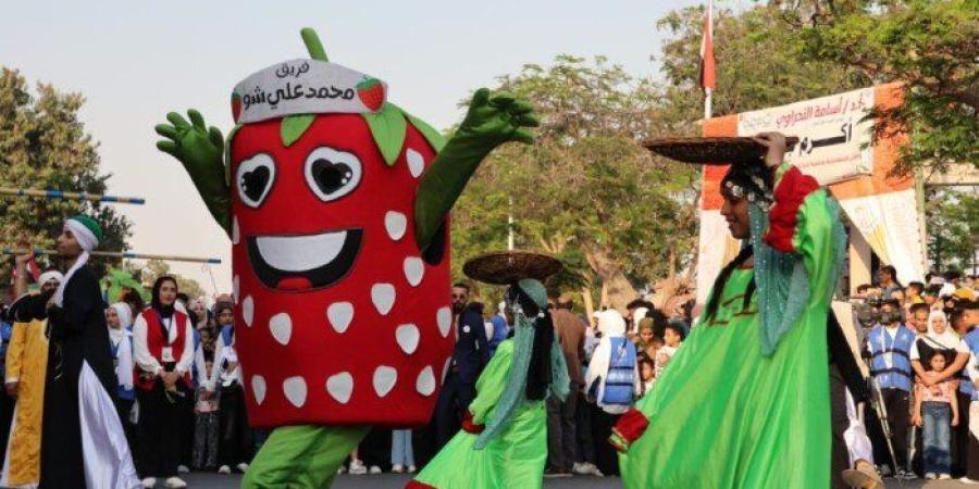 احتفالًا
      بأعياد
      الربيع
      ٢٠٢٥..
      محافظ
      الإسماعيلية
      يفتتح
      معرض
      الزهور
      ويشارك
      المواطنين
      فرحتهم
      بالاحتفال
      بكرنفال
      الربيع