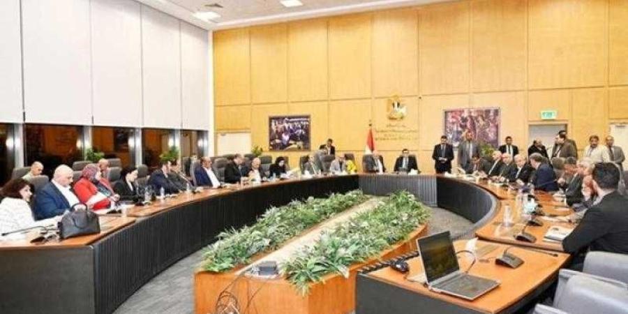 وزير
      الإسكان
      يعقد
      اجتماعه
      الدوري
      مع
      أعضاء
      البرلمان
      بمجلسيه
      النواب
      والشيوخ