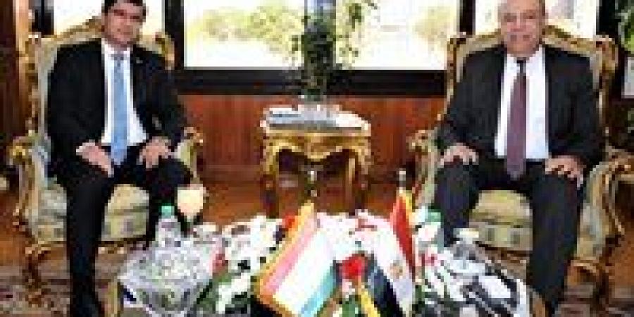 وزير
      الطيران
      المدني
      يبحث
      مع
      سفير
      طاجيكستان
      فرص
      التوسع
      في
      الربط
      الجوي
      بين
      البلدين