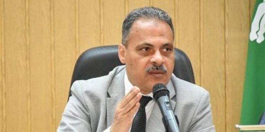 محافظ
      الشرقية
      يتفقد
      أعمال
      رصف
      ...