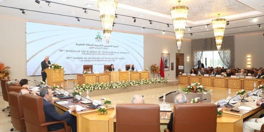 معهد
      بحثي
      يتولى
      تشريح
      "الدرس
      التاريخي
      في
      الجامعة
      المغربية"