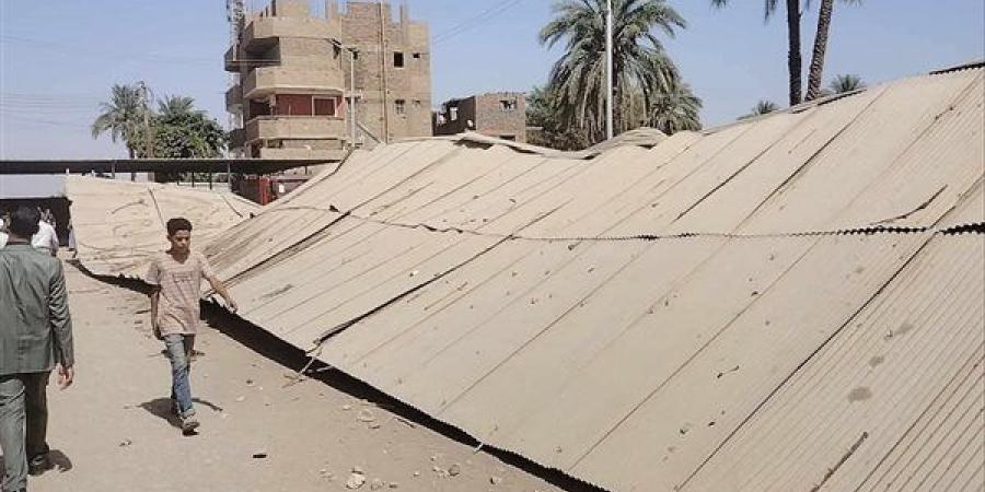 تفاصيل
      انهيار
      سقف
      موقف
      مركز
      قوص..
      الأهالي:
      متهالك
      من
      ٥
      سنوات