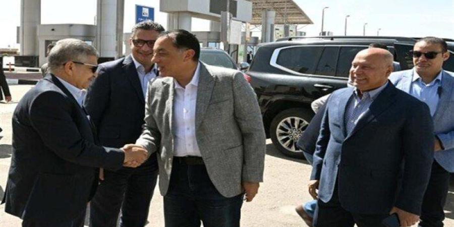 مدبولي:
      تطوير
      الموانئ
      والمناطق
      الصناعية
      يجذب
      الاستثمارات
      الأجنبية
      المباشرة