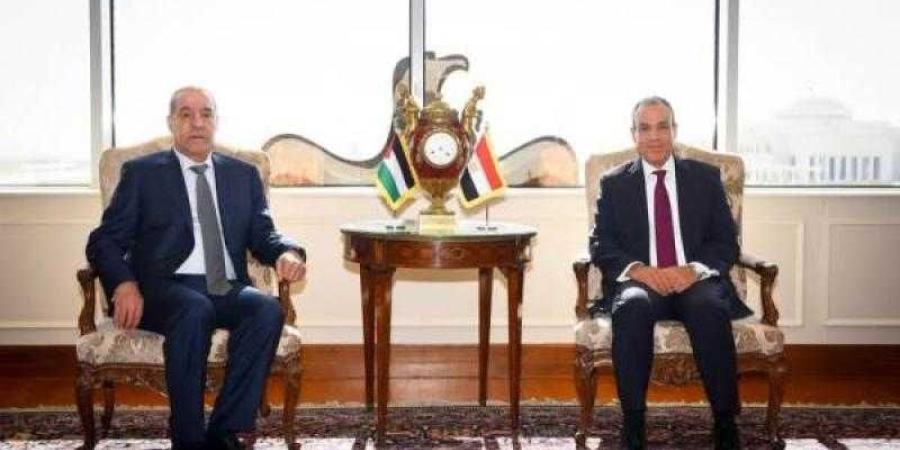 وزير‎
      الخارجية
      والهجرة
      يستقبل
      نائب
      رئيس
      اللجنة
      التنفيذية
      لمنظمة
      التحرير
      الفلسطينية
      ونائب
      رئيس
      دولة
      فلسطين