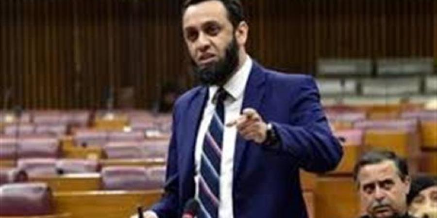 وزير
      الإعلام
      الباكستاني:
      لم
      تحدث
      ...