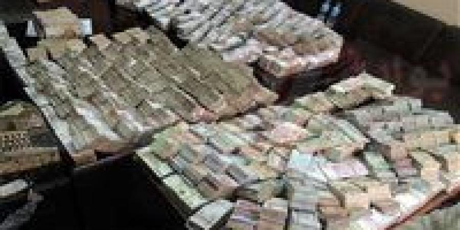 ضبط
      قضايا
      إتجار
      بالنقد
      الأجنبي
      بقيمة
      8
      ملايين
      جنيه
      خلال
      24
      ساعة
