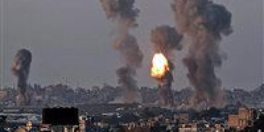 الرئيس
      الفلسطيني
      يطالب
      بوقف
      فوري
      لإطلاق
      النار
      في
      غزة