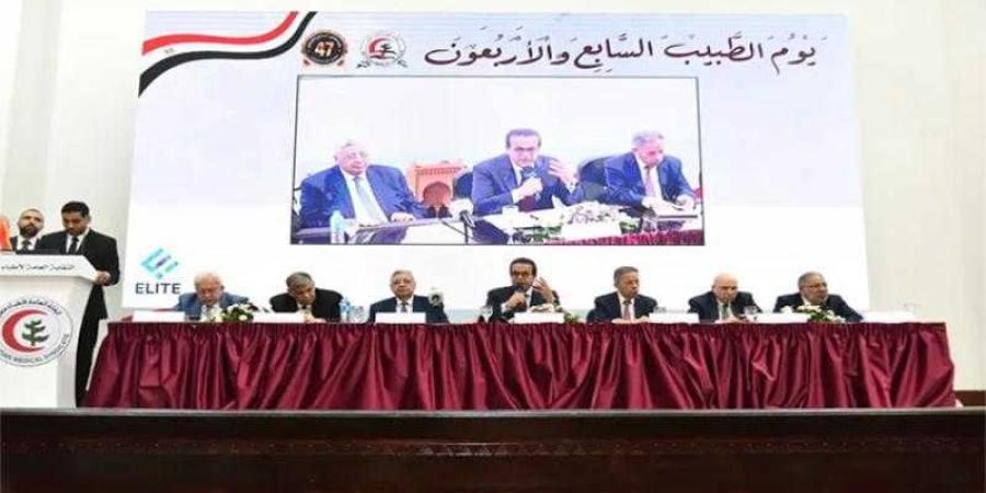 نائب
      رئيس
      مجلس
      الوزراء
      وزير
      الصحة
      يشارك
      في
      فعاليات
      الاحتفال
      بيوم
      الطبيب
      المصري