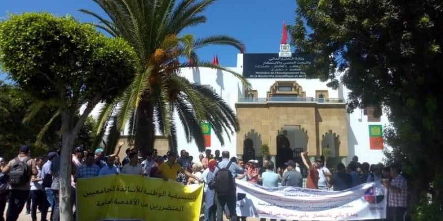 أساتذة
      باحثون
      يطالبون
      بـ"الأقدمية"