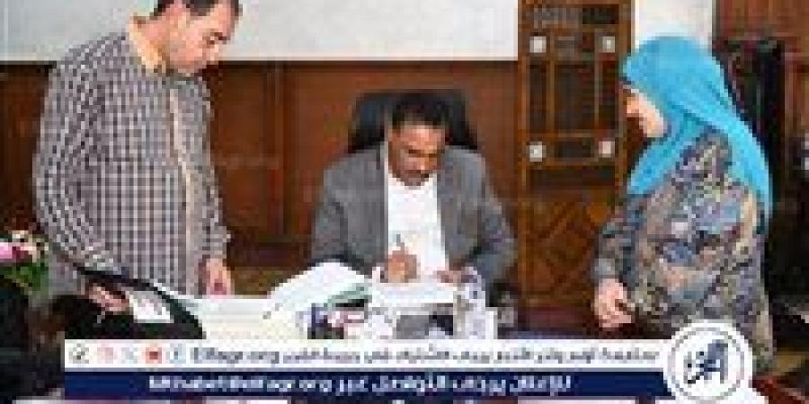 محافظ
      مطروح
      يعتمد
      قرارات
      لجنة
      البت
      فى
      طلبات
      التقنين
      على
      أراضي
      الدولة