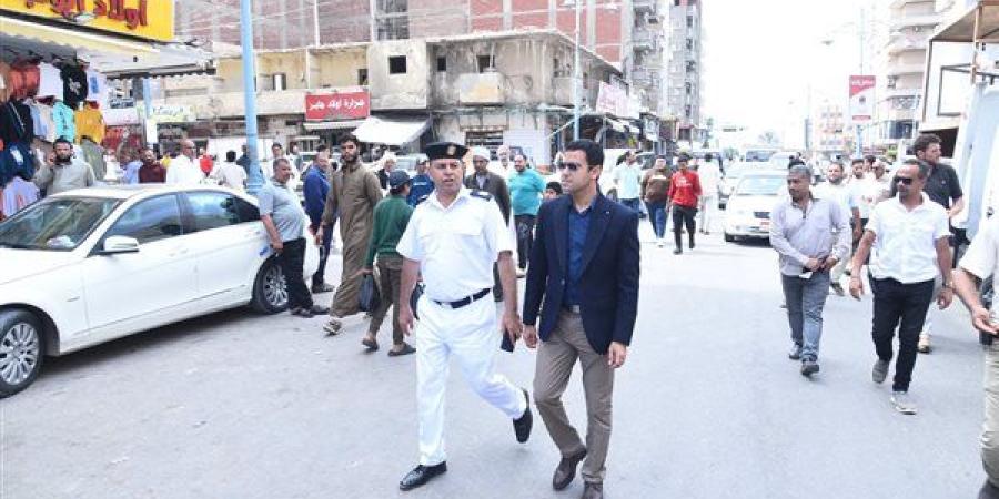 نائب
      محافظ
      مطروح
      يقود
      حملة
      لرفع
      الإشغالات
      بوسط
      المدينة