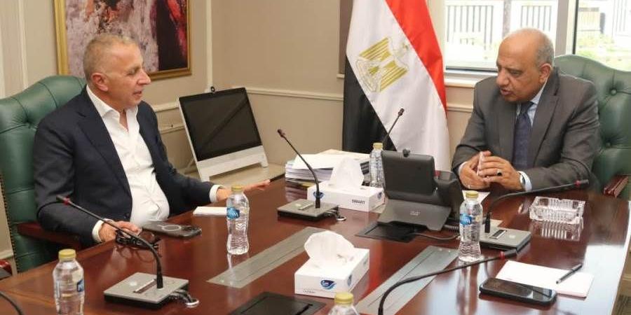 خلال
      اجتماعه
      مع
      «السويدي
      إليكتريك»
      ..
      محمود
      عصمت:
      القطاع
      الخاص
      شريك
      فى
      مواجهة
      التعدى
      على
      التيار
      الكهربائي