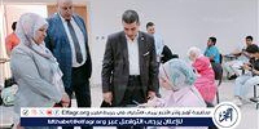 رئيس
      جامعة
      أسيوط
      التكنولوجية
      يتفقد
      إمتحانات
      الفصل
      الدراسي
      الثاني
      بالجامعة