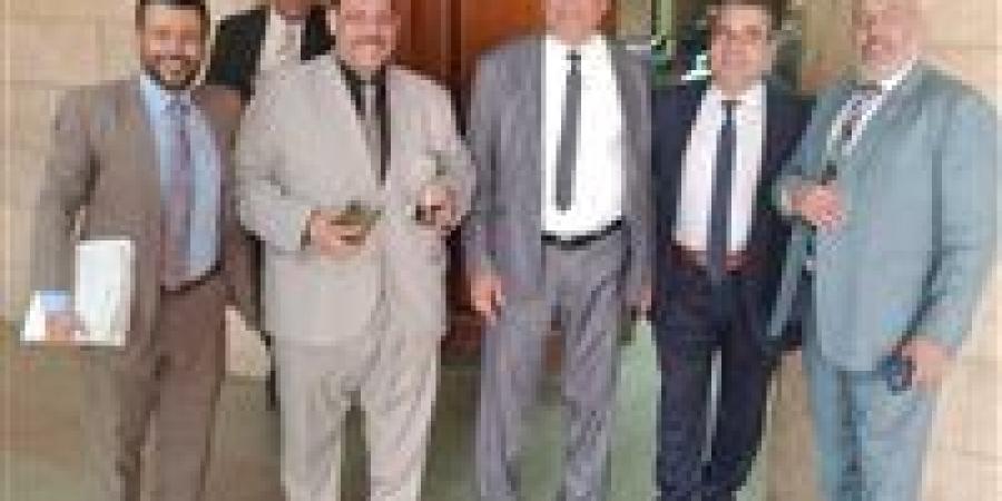 محامين
      القليوبية
      يلتزمون
      بقرار
      الإضراب
      الذي
      أعلنت
      عنه
      النقابة
      العامة