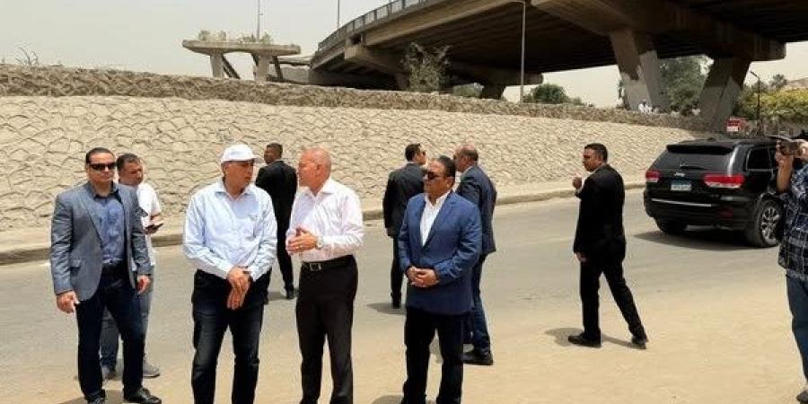 رئيس الوزراء يتابع سير الأعمال بمحيط منطقة السيدة عائشة