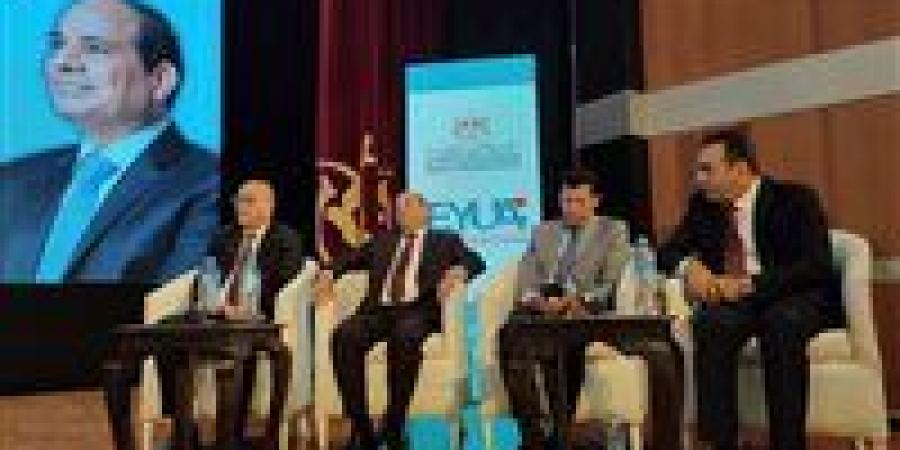 ندعم
      السفر
      بكرامة
      ..رئيس
      اتحاد
      شباب
      الخارج
      :
      تدريب
      10آلاف
      للسفر
      للخارج
      سنويا
      ..
      وتحويلات
      المصريين
      حققت
      قفزة
      تاريخية