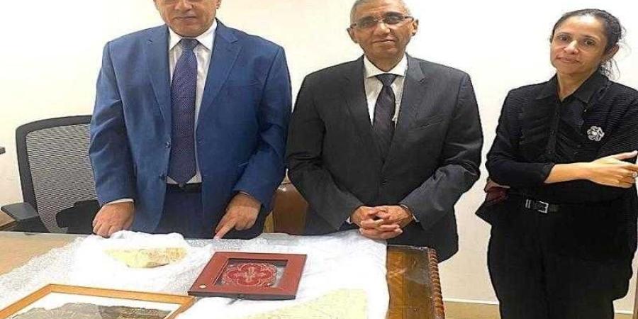 مصر
      تسترد
      20
      قطعة
      أثرية
      من
      أستراليا