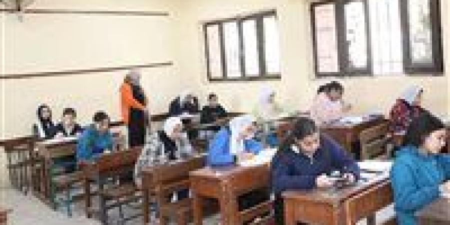حقيقة
      تسريب
      امتحانات
      الصف
      الأول
      الإعدادي
      2025