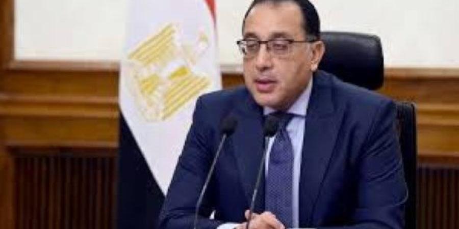 رئيس الوزراء يستقل الأتوبيس الترددى لتفقد التشغيل التجريبي