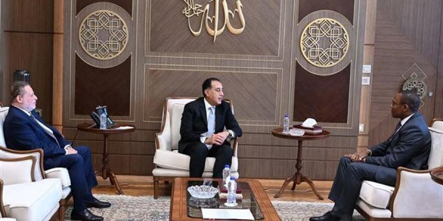 رئيس
      الوزراء:
      نتطلع
      إلى
      استكمال
      ...
