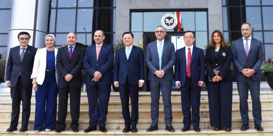 رئيس هيئة الاستثمار يلتقي حاكم مقاطعة قوانجدونج الصينية والوفد المرافق له