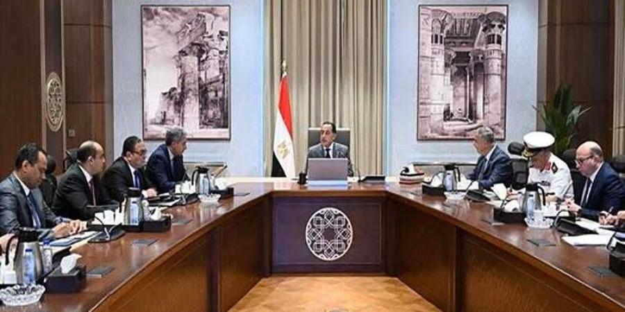 رئيس
      الوزراء
      يناقش
      سُبل
      الاستفادة
      من
      الآثار
      الغارقة
      بخليج
      أبي
      قير