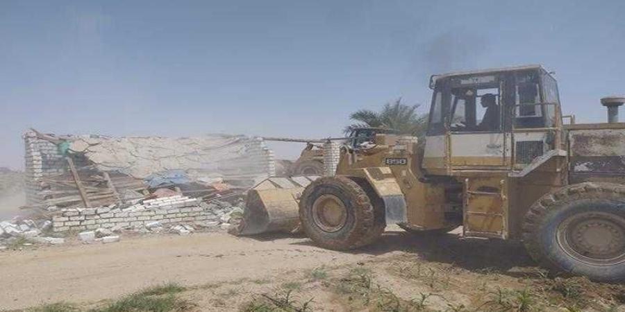 الإسكان:
      إزالة
      التعديات
      الواقعة
      على
      مساحة
      507
      أفدنة
      بمدينتي
      بنى
      سويف
      والفشن
      الجديدتين
