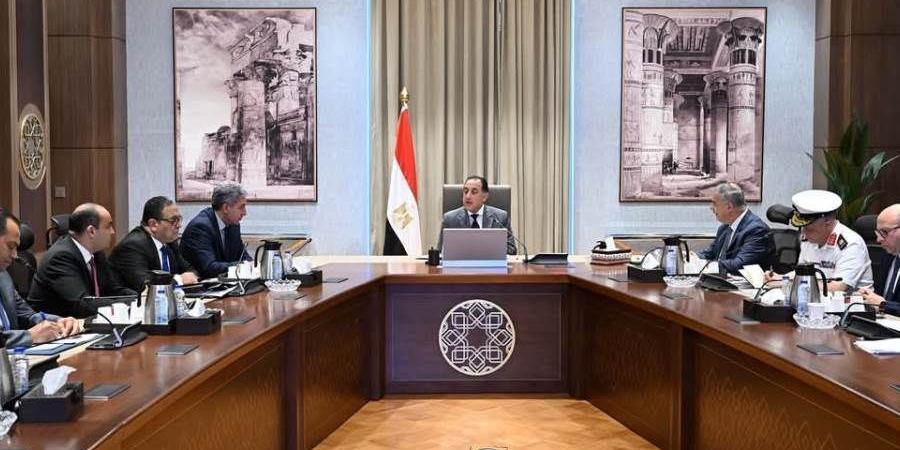 «مدبولي»
      يوجه
      بحصر
      الآثار
      الغارقة
      بخليج
      أبي
      قير
      ووضع
      خطة
      لاستخراجها
      وعرضها
      في
      المتاحف