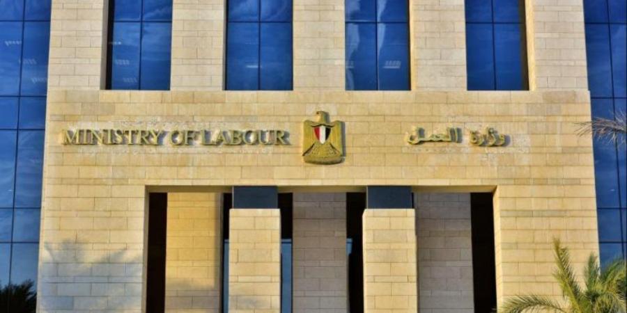 وزارة العمل تجدد تحذيرها للمواطنين جميع خدمات "الوزارة" مجانية ولا وسطاء في فرص العمل بالداخل أو الخارج