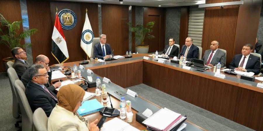 وزير
      البترول:
      تكوين
      ذراع
      فنى
      لشركة
      ثروة
      لاكتشاف
      فرص
      استثمارية
      جديدة
      داخل
      وخارج
      مصر