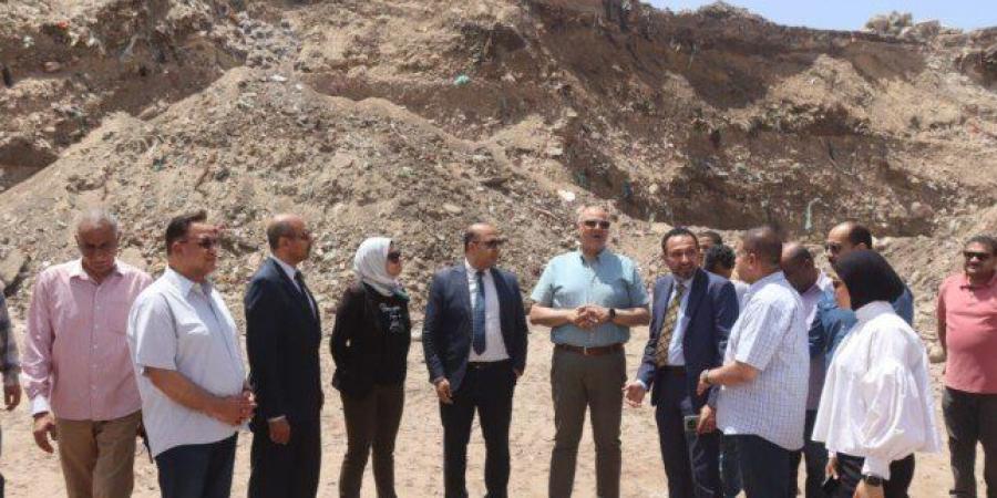 محافظ
      القليوبية
      يبحث
      تطوير
      منظومة
      إدارة
      المخلفات
      وإزالة
      تراكمات
      أسفل
      محور
      الفريق
      العصار