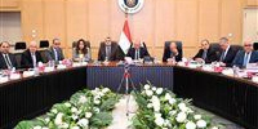 وزير
      الصناعة:
      إقرار
      تعديلات
      هامة
      في
      البرنامج
      الوطني
      لتطوير
      صناعة
      السيارات
      ليشمل
      حوافز
      متنوعة