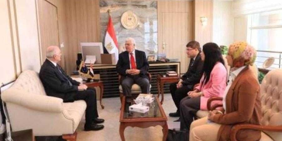 وزير
      التعليم
      العالي
      يبحث
      تعزيز
      التعاون
      مع
      سفير
      أستراليا
      بالقاهرة