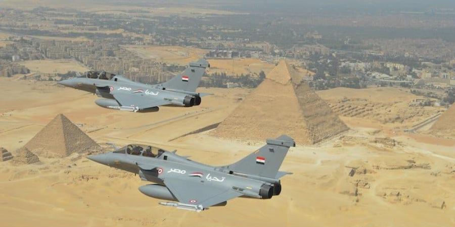 مقتل
      طاقم
      طائرة
      عسكرية
      بمصر