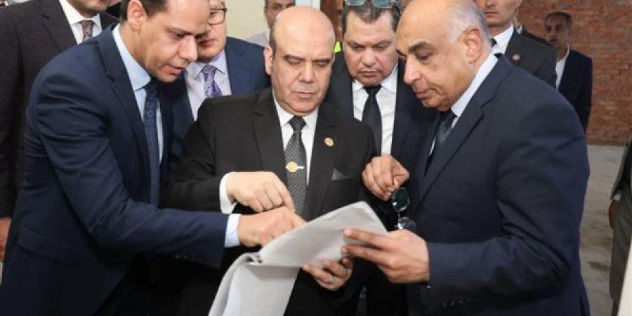 وزير
      العدل
      يتفقد
      أعمال
      تطوير
      محكمة
      جنوب
      الجيزة
      الابتدائية