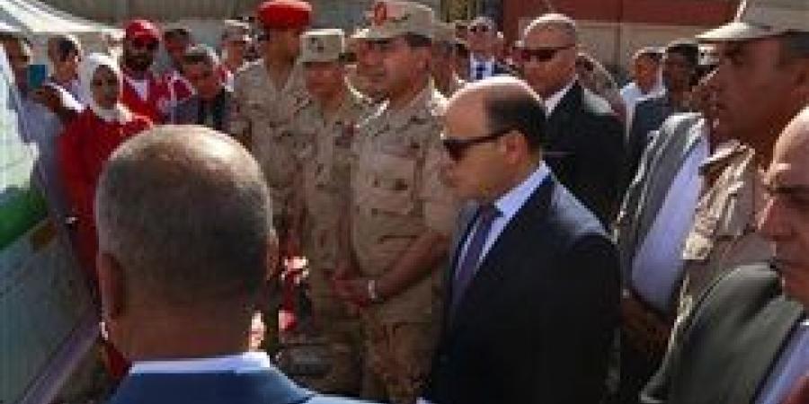 محافظ
      كفر
      الشيخ
      وقائد
      قوات
      الدفاع
      الشعبي
      والعسكري
      يتفقدان
      معسكر
      الإيواء
      العاجل
      بنادي
      سخا
      الرياضي