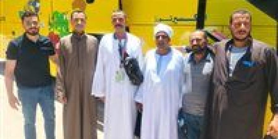وكيل
      التضامن
      بالشرقية
      يودع
      345
      حاج
      من
      الجمعيات
      الأهلية
      قبل
      سفرهم
      إلى
      الأراضي
      المقدسة