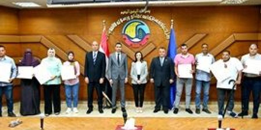محافظ
      البحيرة
      تستقبل
      مساعد
      وزير
      التنمية
      المحلية
      وتكرّم
      عدداً
      من
      مديري
      الشئون
      المالية
      والتعاقدات
      لإجتيازهم
      برنامج
      تدريبي
      متخصص