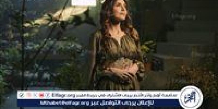 عبير
      نعمة
      تطرح
      أحدث
      أعمالها
      الغنائيّة
      بعنوان
      "من
      بعدك"