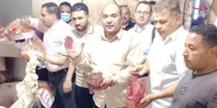 محافظة
      الجيزة
      تضبط
      منشاة
      مخالفة
      لتصنيع
      السجق
      وبحوزتها
      ٣طن
      غير
      صالحة
      للاستهلاك
      الادمي
      بكرداسة