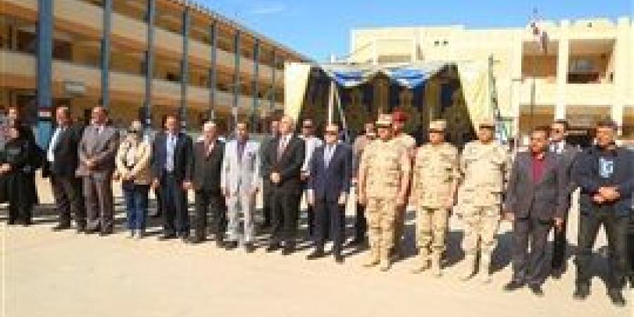 محافظ
      كفر
      الشيخ
      وقائد
      قوات
      الدفاع
      الشعبي
      والعسكري
      يتفقدان
      فصل
      محو
      الأمية
      بالمدرسة
      الثانوية
      الصناعية
      العسكرية