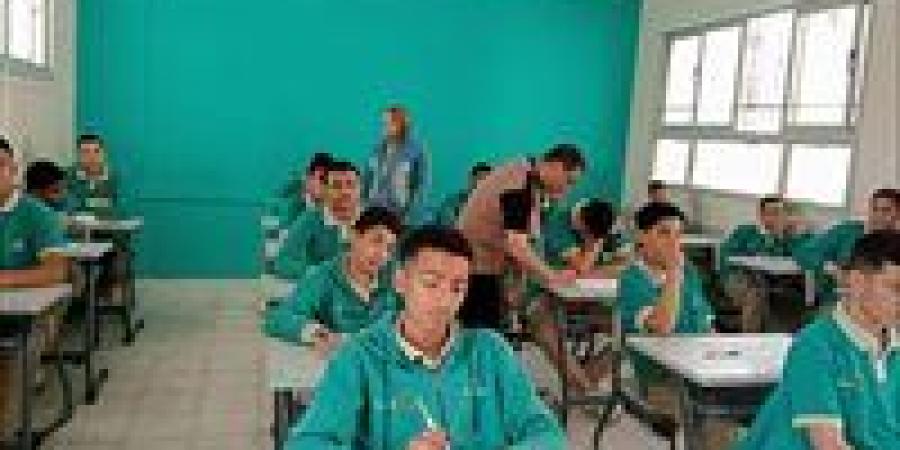 تبدأ
      غدًا..
      المدارس
      تستعد
      لامتحانات
 ...