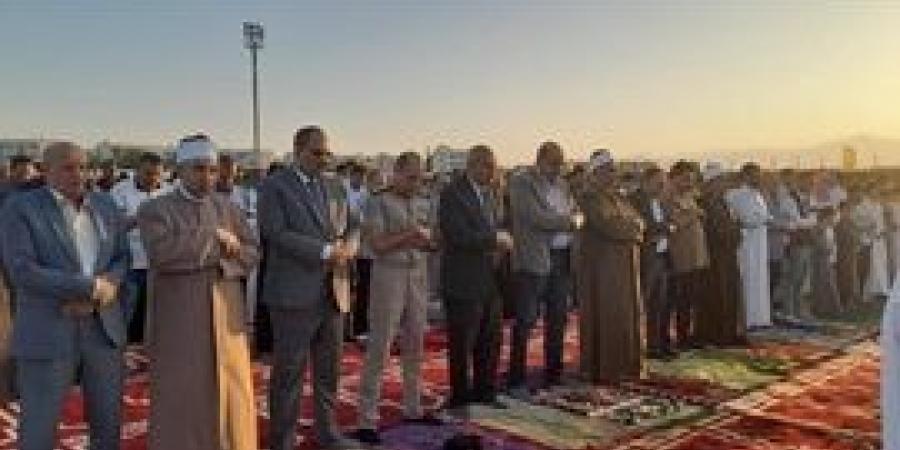 أمين
      مساعد
      الجبهة
      الوطنية
      يؤدي
      صلاة
      العيد
      بمشاركة
      القيادات
      التنفيذية
      والشعبية