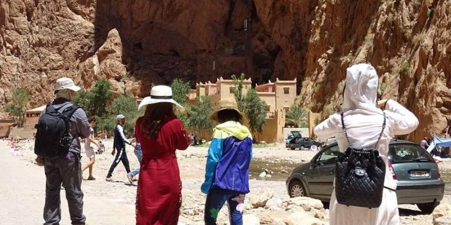 مهنيون
      يتوقعون
      "صيفا
      سياحيا"
      واعدا
      مع
      عودة
      الجالية
      المغربية
      بالخارج
