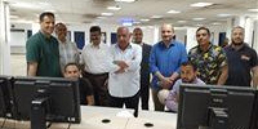وزير
      الكهرباء
      يقضي
      ثالث
      ايام
      عيد
      الاضحى
      المبارك
      مع
      العاملين
      فى
      محطة
      توليد
      كهرباء
      ابو
      قير
      الجديدة..شاهد