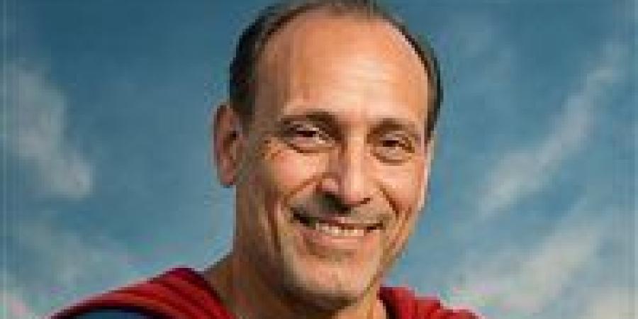 خرج
      للعمل
      فعاد
      شهيدًا..سائق
      بسيط
      صار
      بطلًا
      أنقذ
      مدينة
      وضحى
      بحياته
      من
      أجل
      المئات