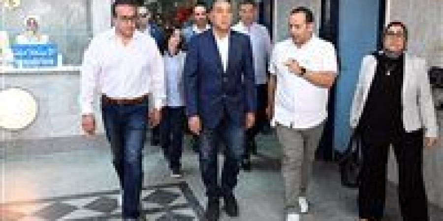 رئيس
      الوزراء
      يتفقد
      مستشفى
      وادي
      النطرون
      التخصصي